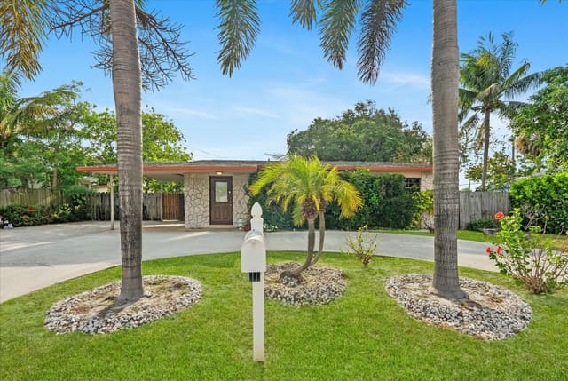 2831 N Seacrest Boulevard, sold in Rolling Green Ridge, Boynton Beach, FL