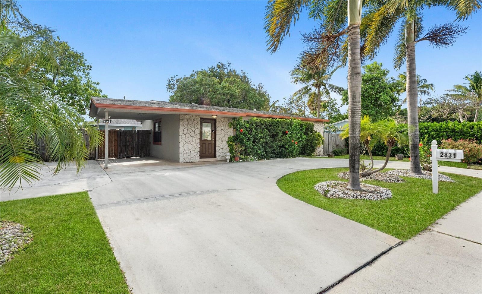 2831 N Seacrest Boulevard, Boynton Beach, FL 33435 photo 2