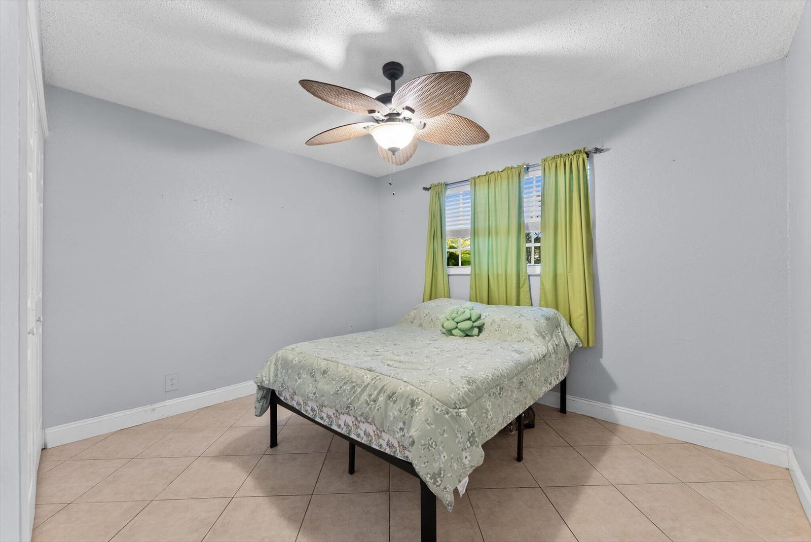 2831 N Seacrest Boulevard, Boynton Beach, FL 33435 photo 12