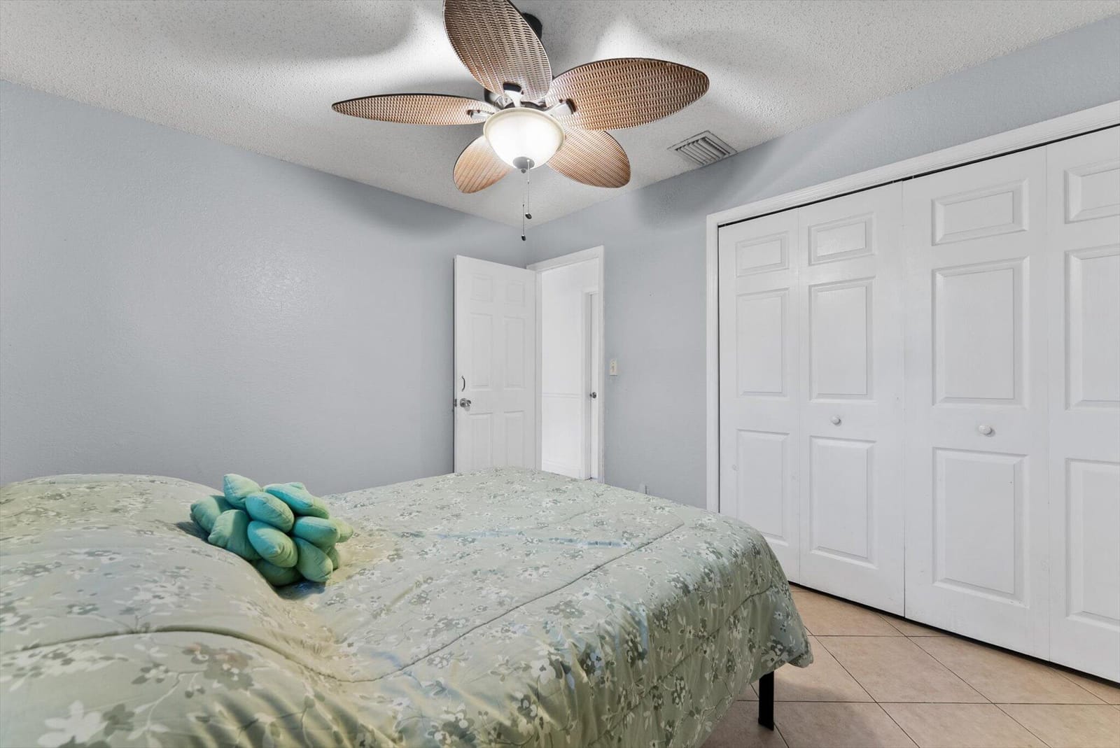 2831 N Seacrest Boulevard, Boynton Beach, FL 33435 photo 13
