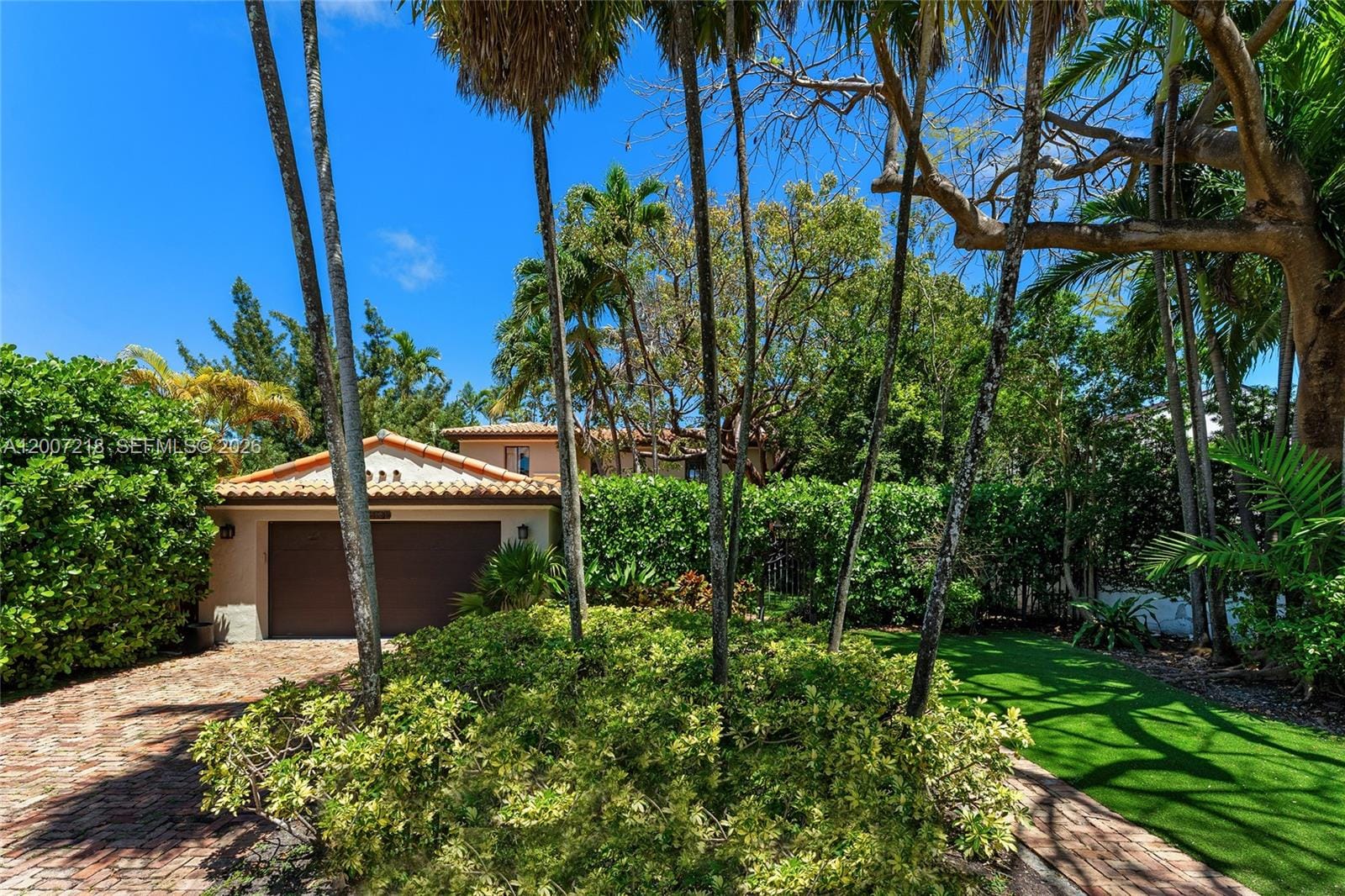 6121 La Gorce Drive — photo 2