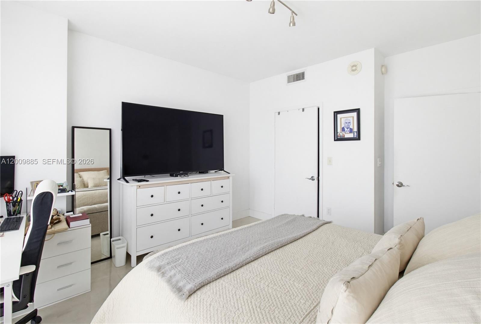 253 NE 2nd Street 2005, Miami, FL 33132 photo 19