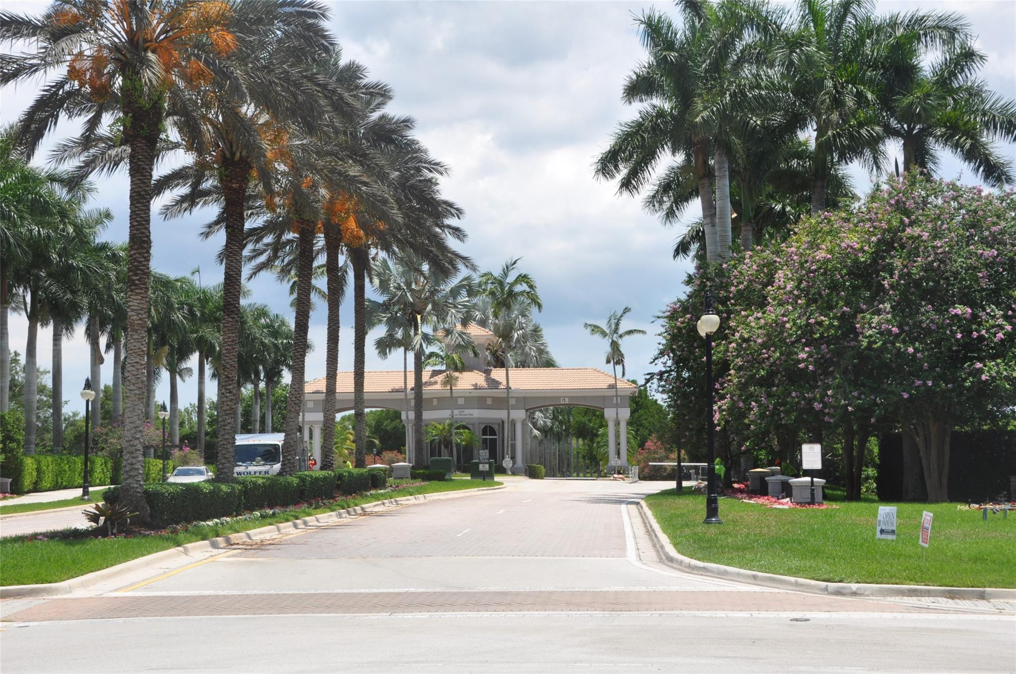 19496 S Whitewater Avenue, Weston, FL 33332, Weston