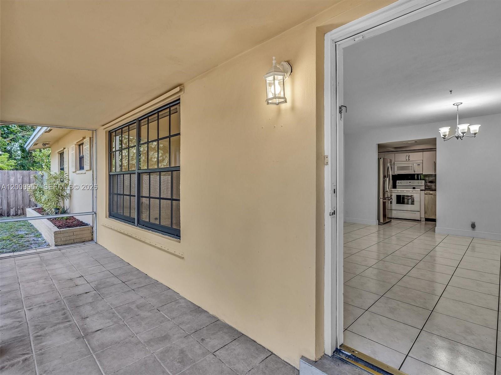 1322 SW 26th Terrace — photo 3