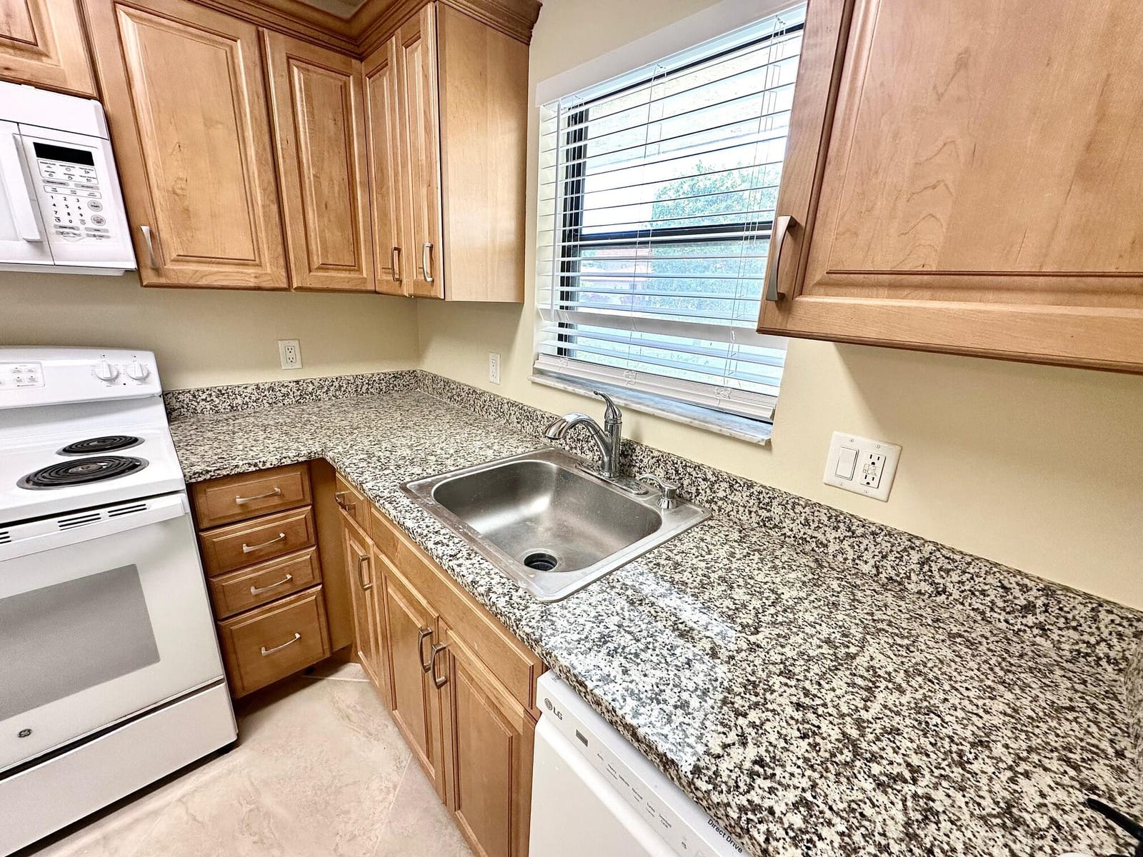 21904 Lake Forest Circle 101 — photo 2