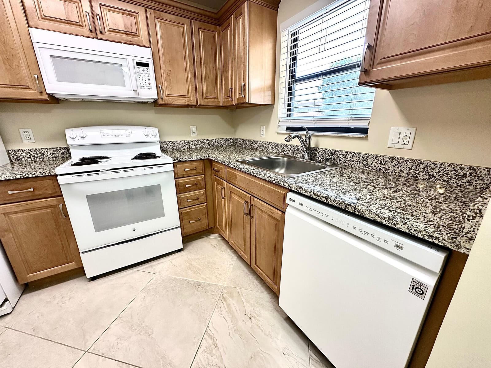 21904 Lake Forest Circle 101 — photo 4
