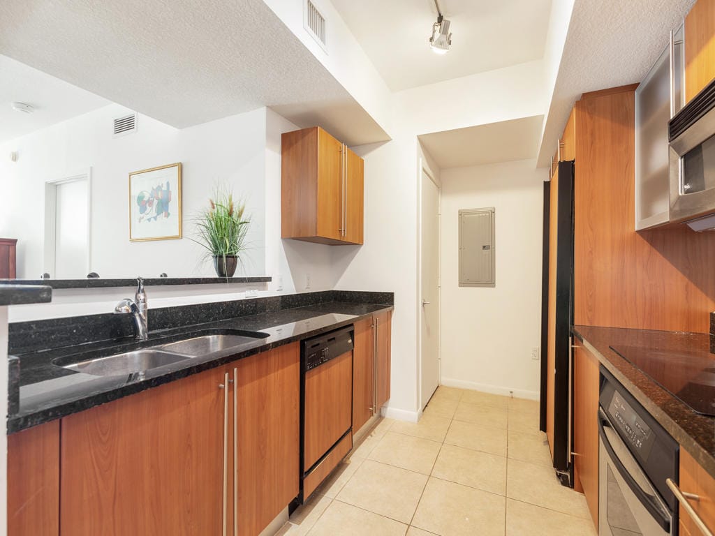 1551 N Flagler Drive 903 — photo 3