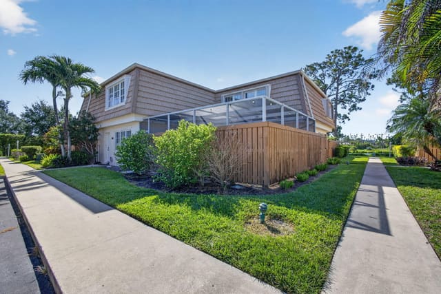 4280 Hazel Avenue C, sold in Winchester Court, Palm Beach Gardens, FL