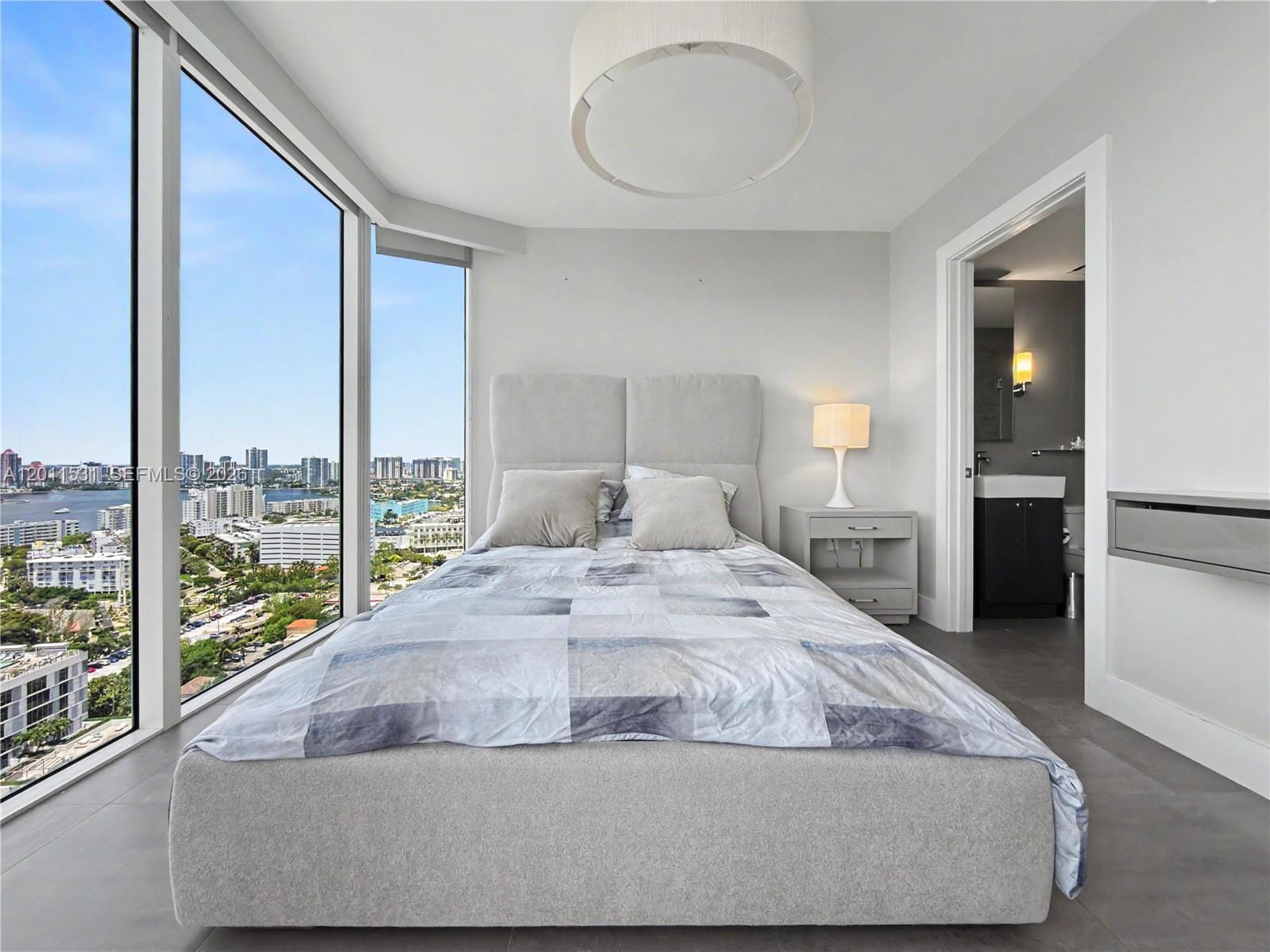 17555 Collins Avenue 2501, Sunny Isles Beach, FL 33160 photo 25