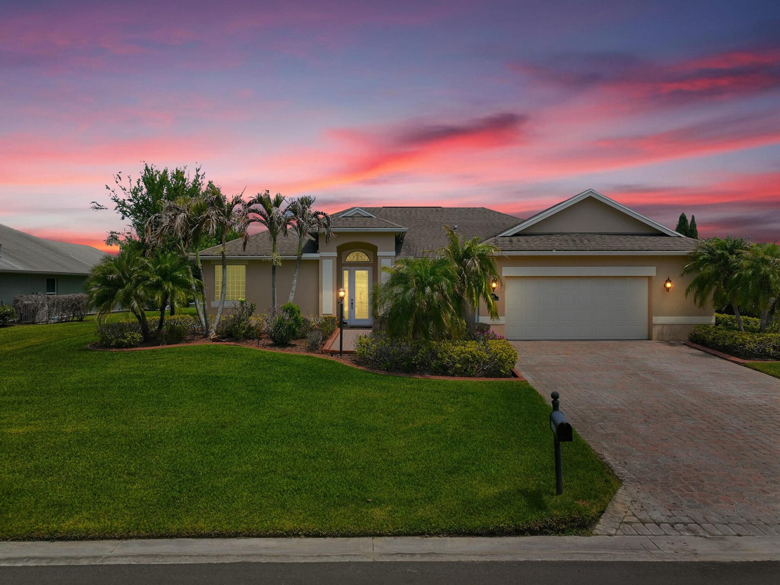 1215 Southlakes Way SW — photo 1