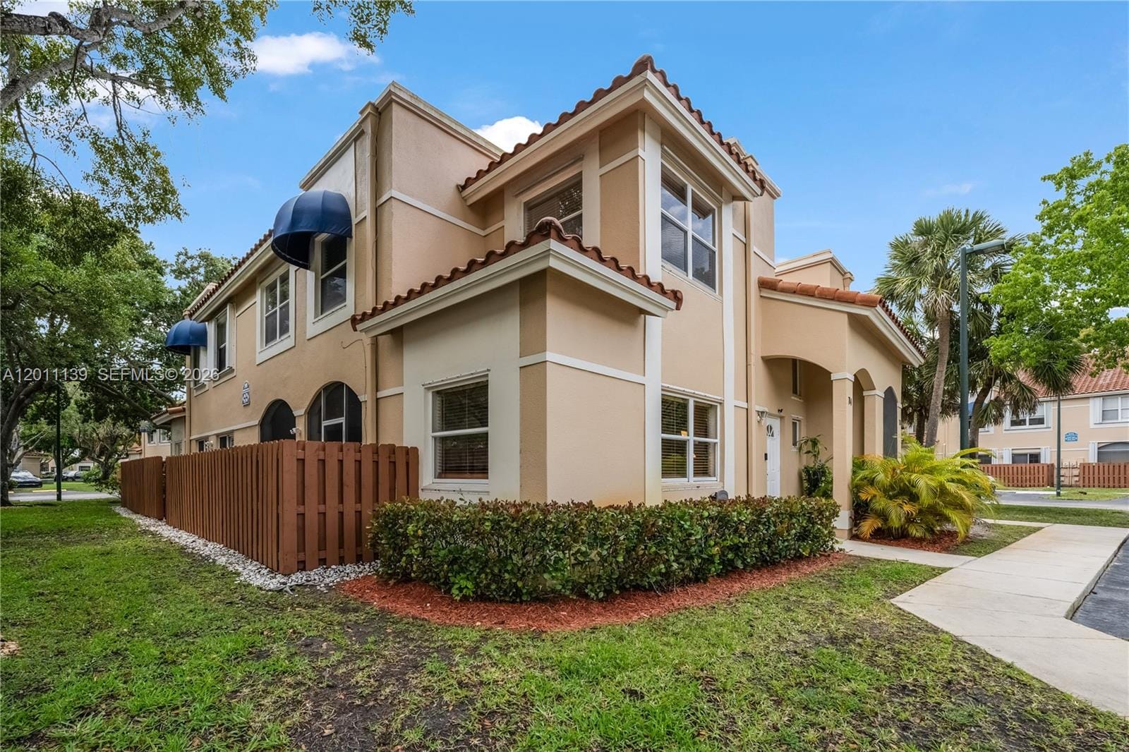 595 Racquet Club Road 7419, Weston, FL 33326 photo 2