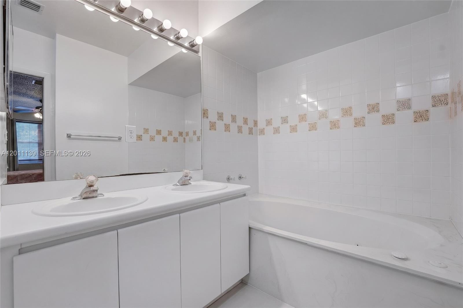 595 Racquet Club Road 7419, Weston, FL 33326 photo 12