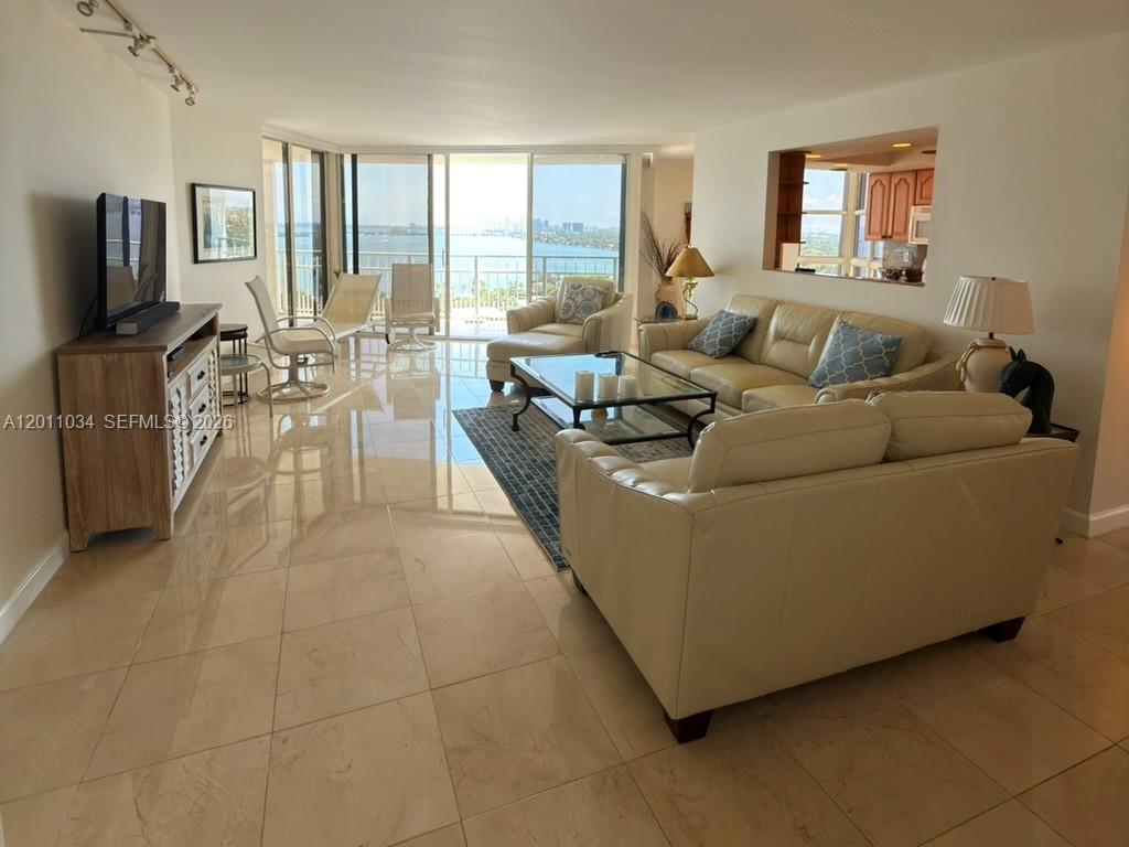 4000 Towerside Terrace 1912, Miami, FL 33138, Miami
