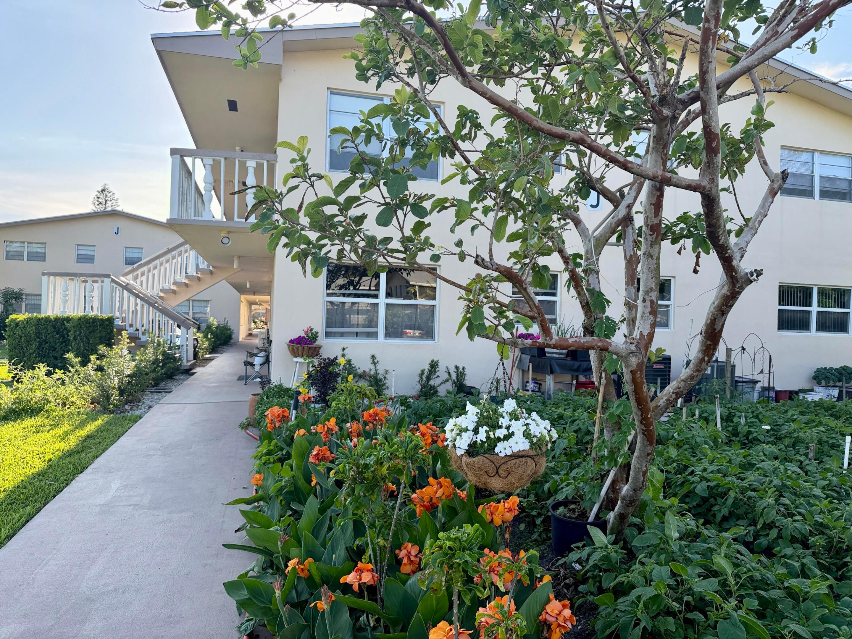 228 Canterbury J, West Palm Beach, FL 33417, West Palm Beach