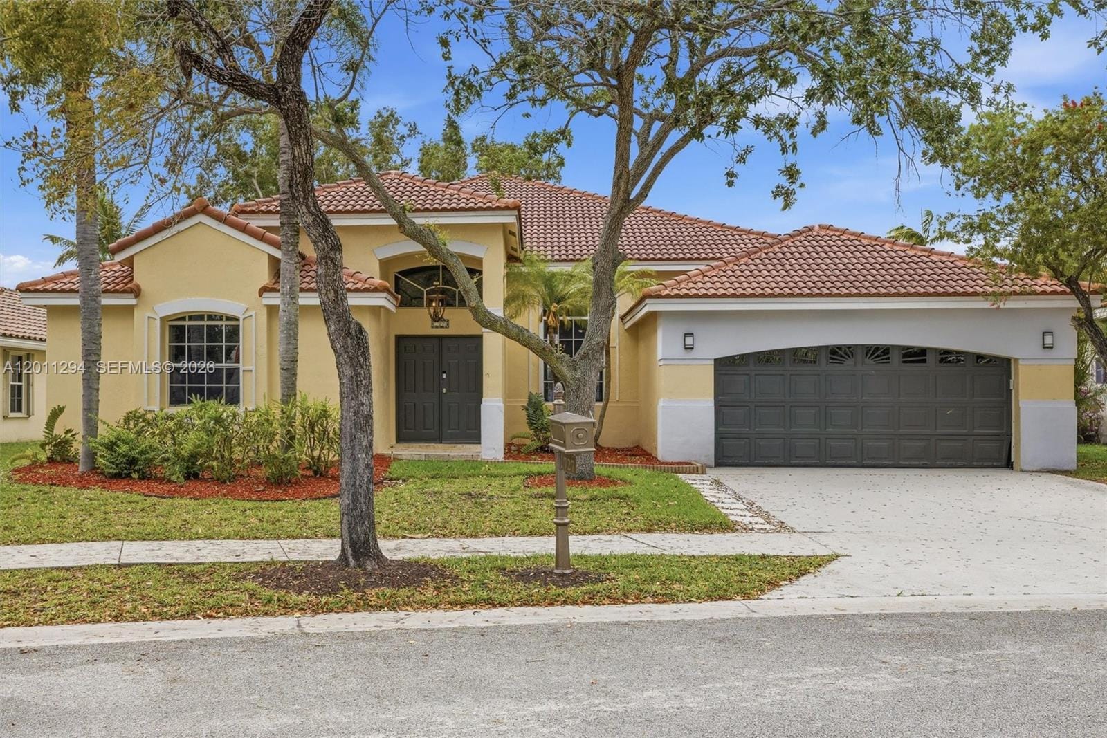 727 Lake Boulevard, Weston, FL 33326 photo 2