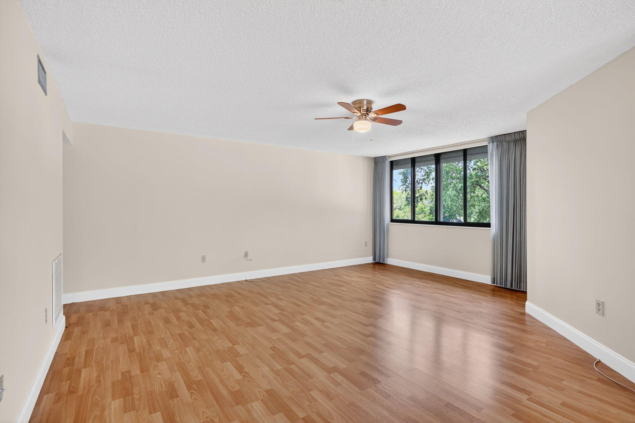 1410 Sheridan Street 19i — photo 11