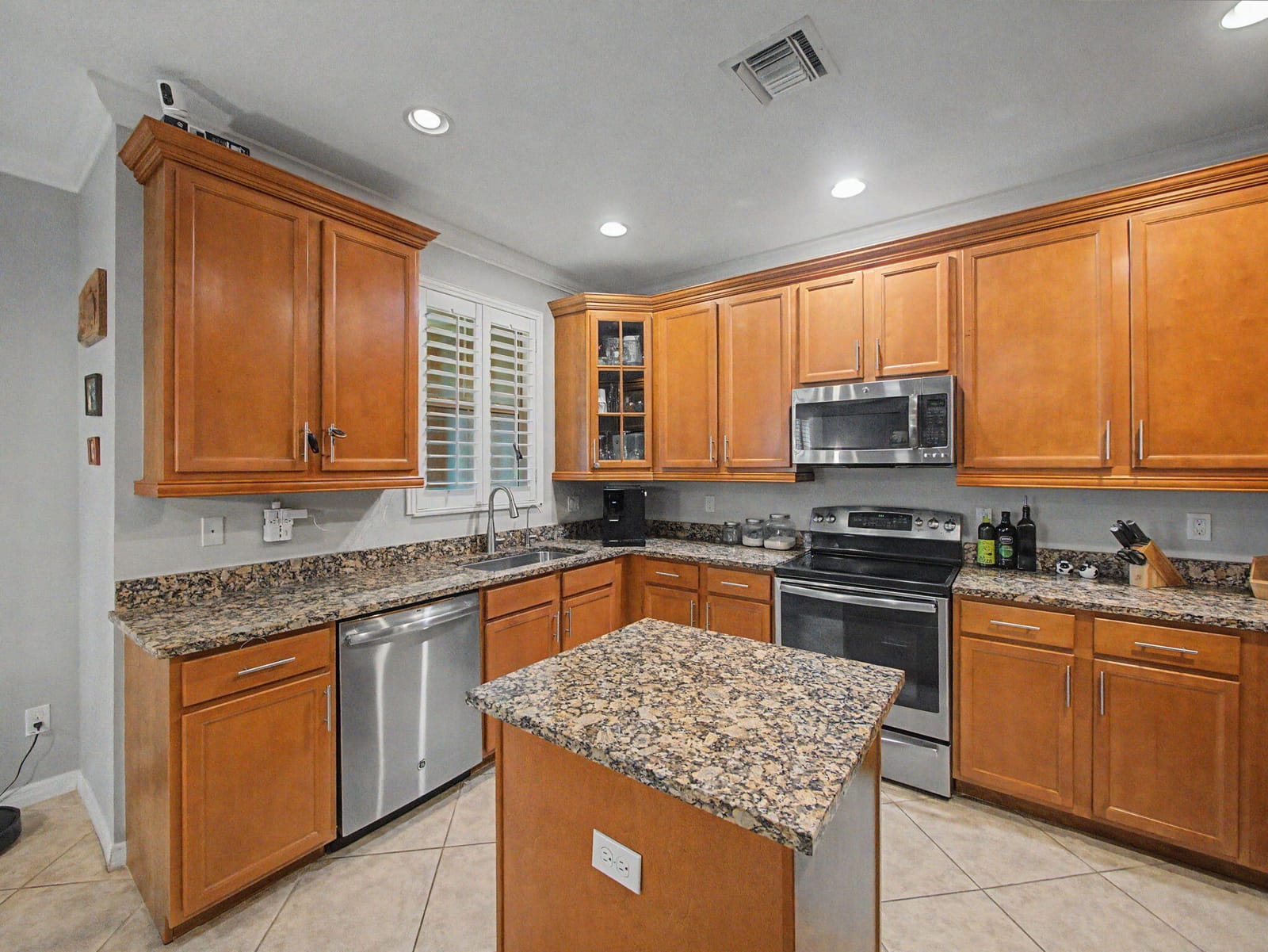 4560 Mediterranean Circle — photo 9