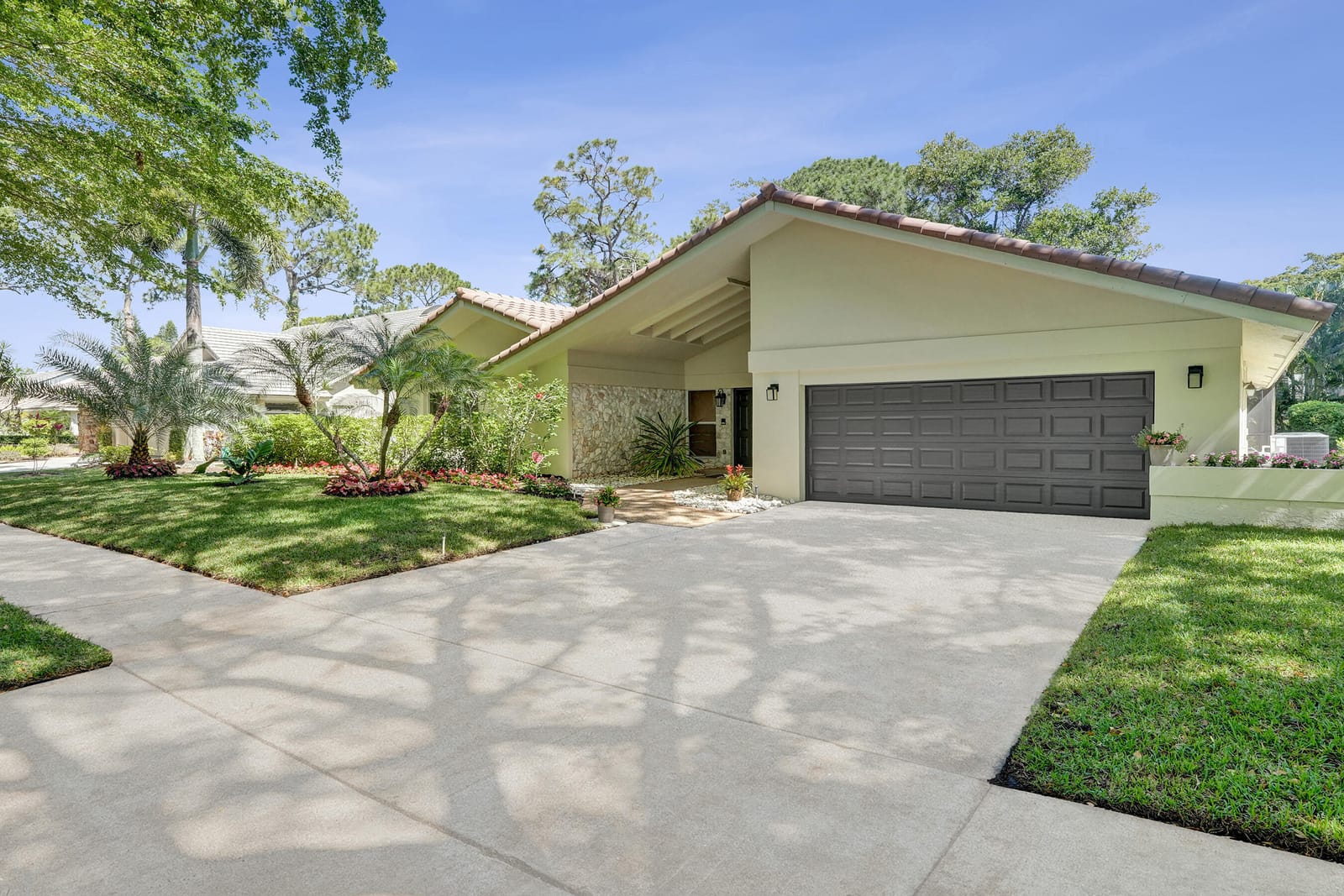 2401 NW 39th Street — photo 2