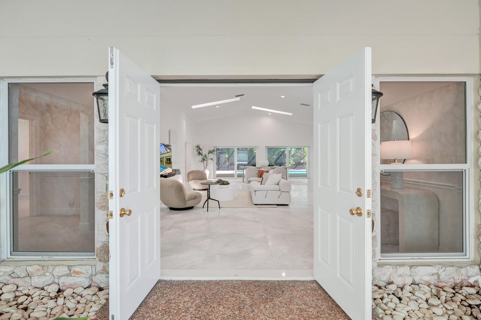 2401 NW 39th Street — photo 3