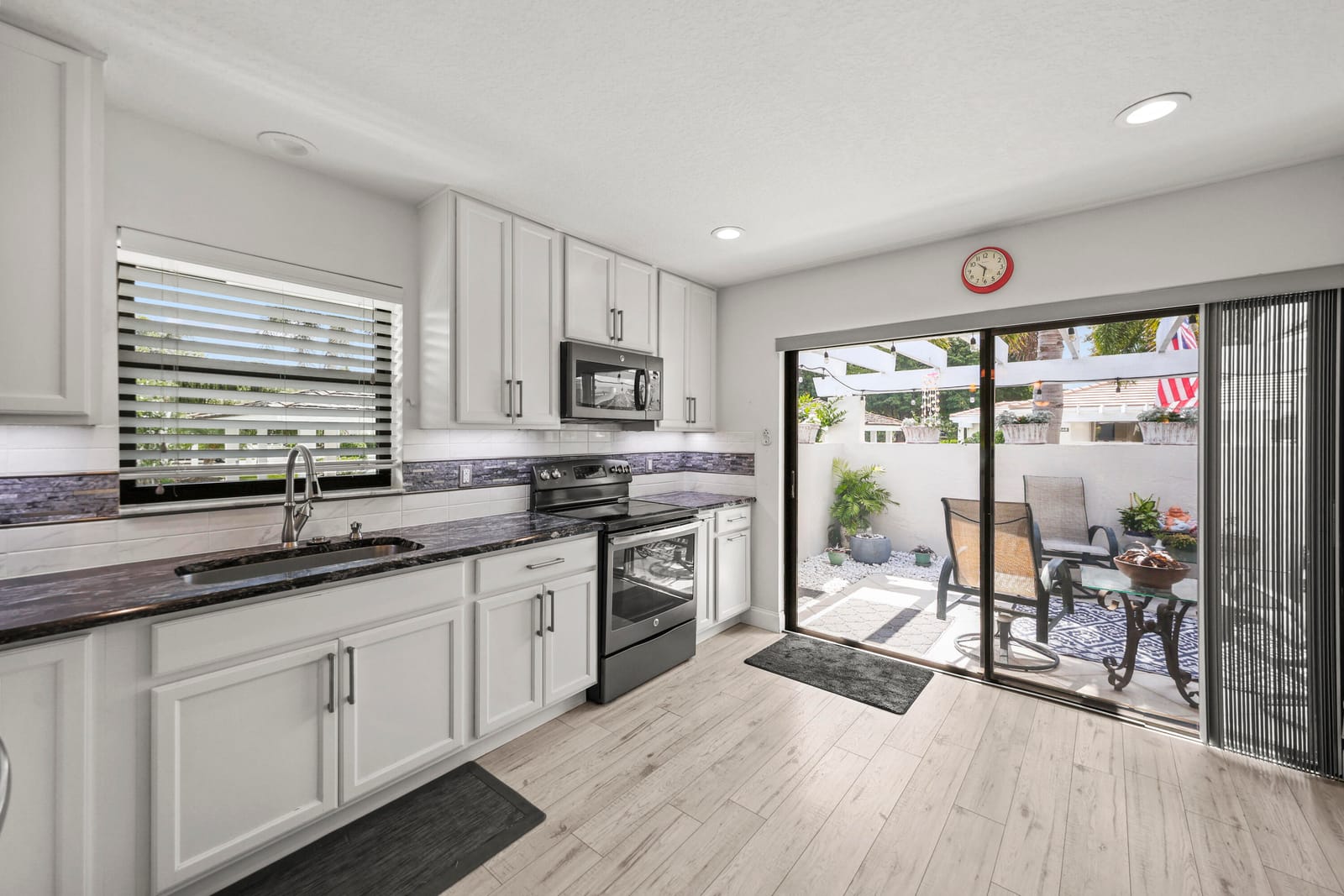 3660 Freshwater Drive — photo 9