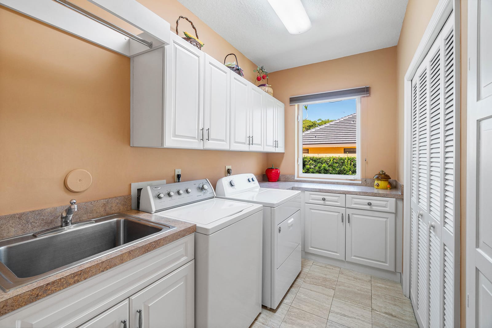 4440 Woodfield Boulevard — photo 12