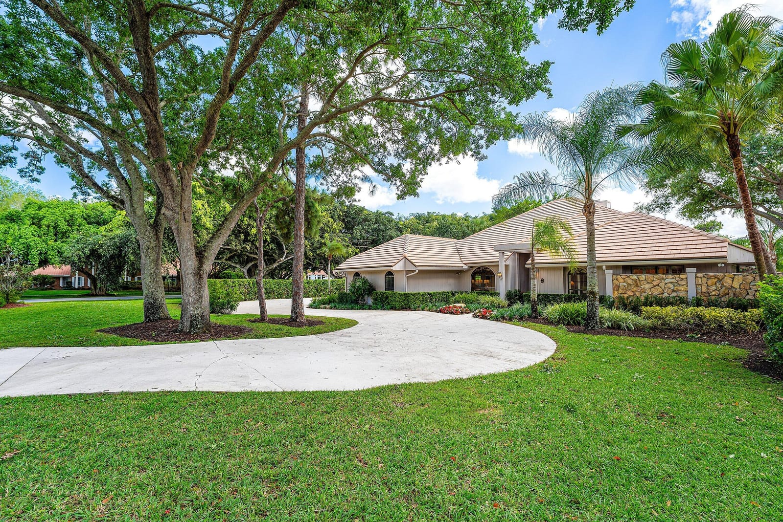 6 Tarrington Circle, Palm Beach Gardens, FL 33418 photo 2