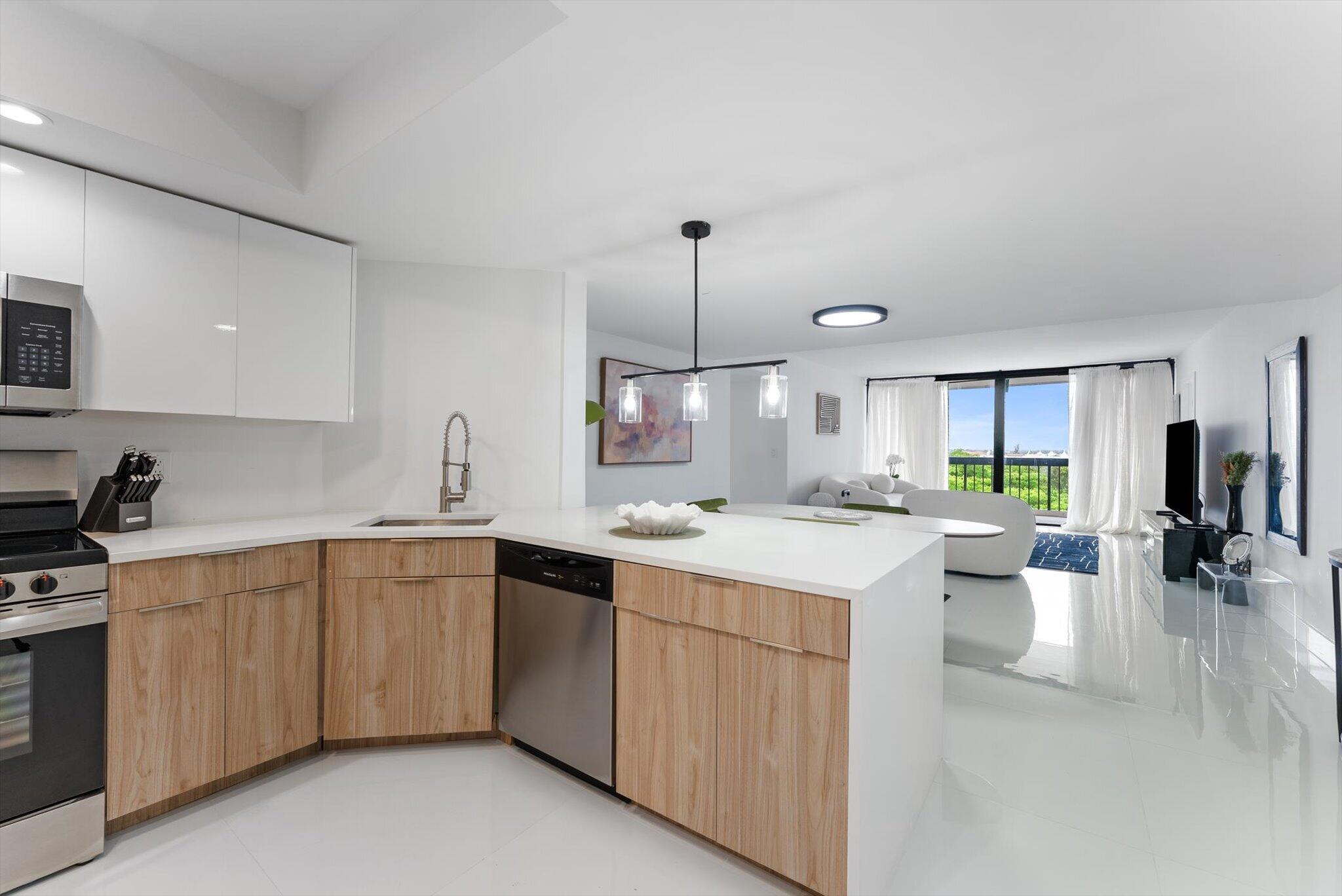 2425 Presidential Way 704, West Palm Beach, FL 33401, West Palm Beach