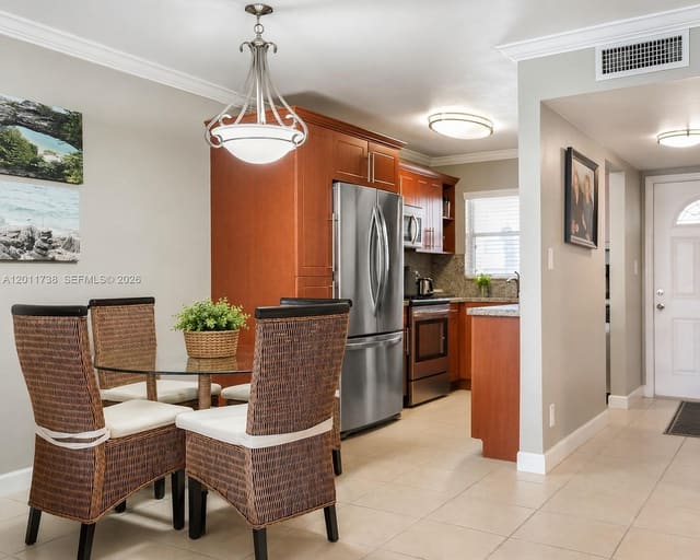 2900 W Sunrise Lakes Drive 101, sold in Sunrise Lakes 3 Condo, Sunrise, FL