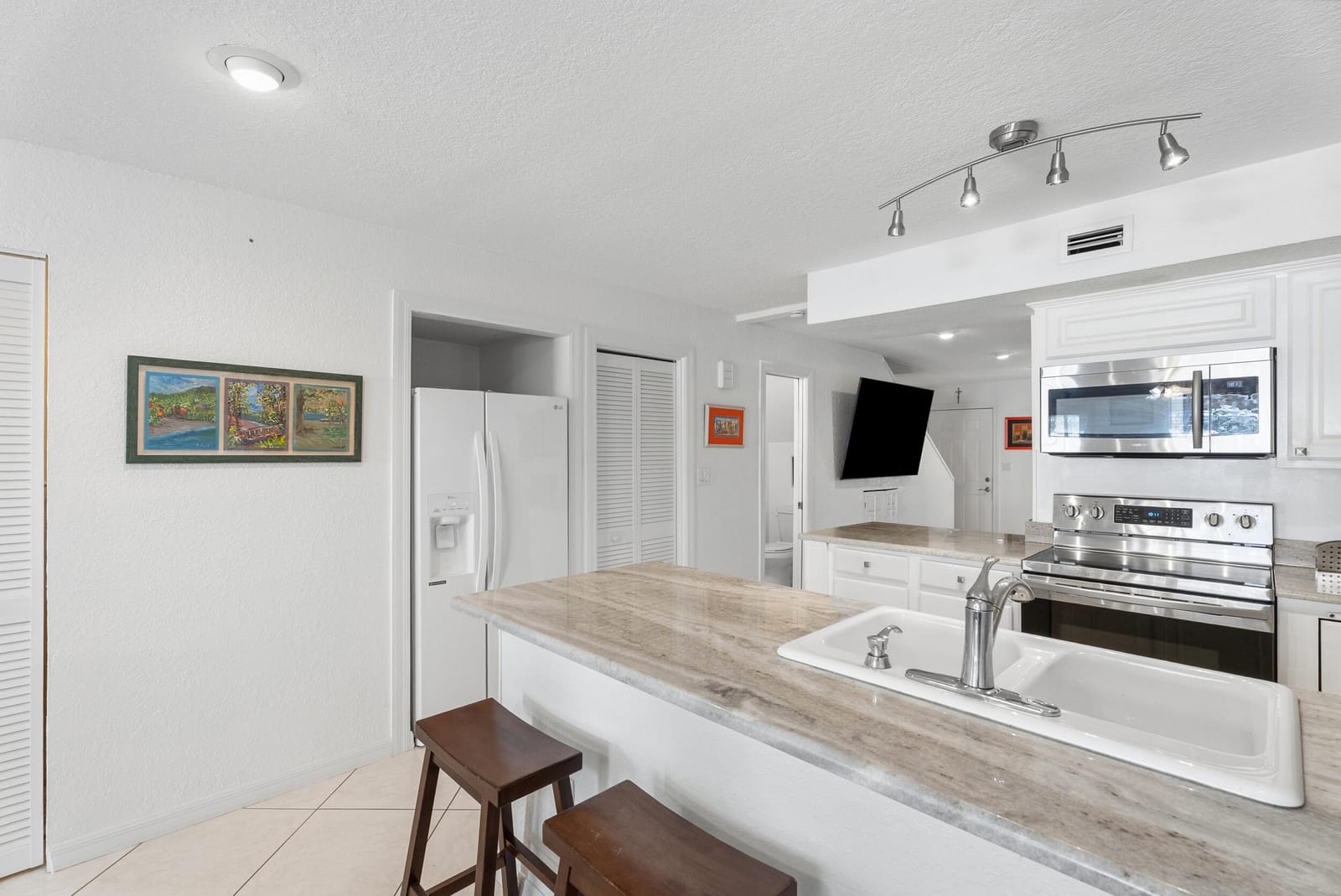 2801 N Hwy A1a Apt E — photo 10
