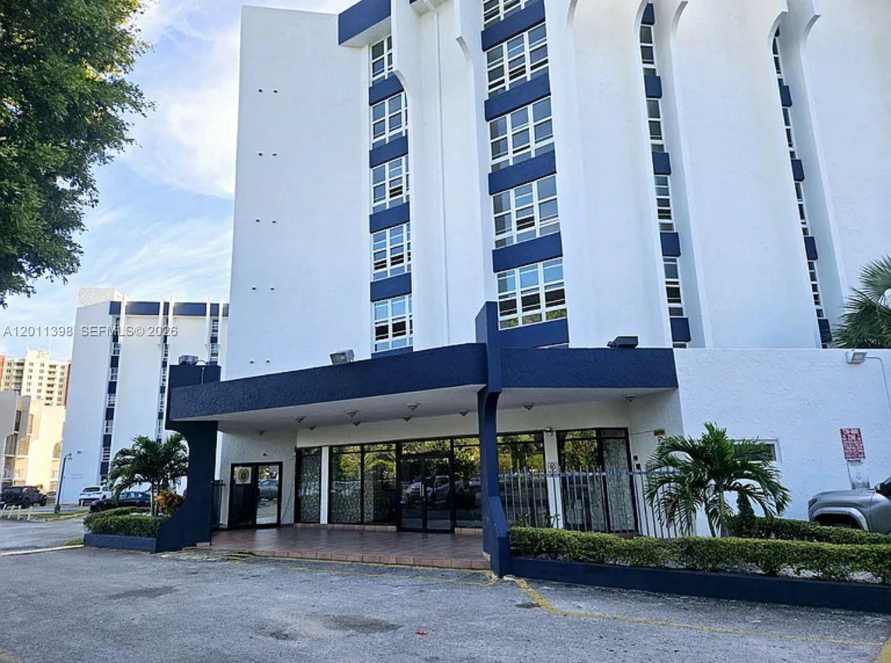 9682 Fontainebleau Boulevard 207, Miami, FL 33172, Miami