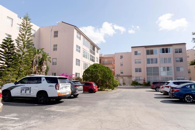 2851 Somerset Drive 116 E, Lauderdale Lakes, FL 33311