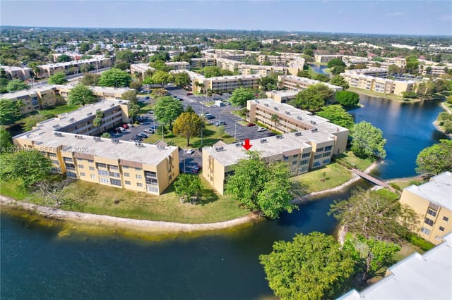 5860 NW 64th Avenue 102, Tamarac, FL 33319