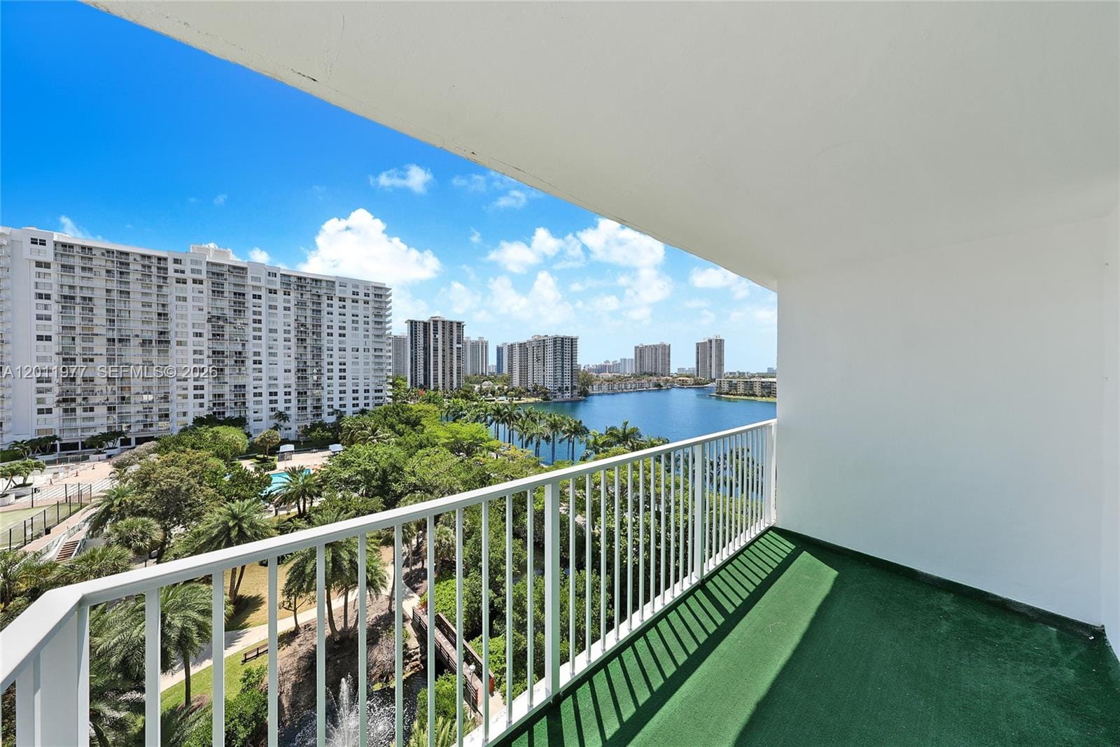 2801 NE 183rd Street 912W, Aventura, FL 33160 photo 2