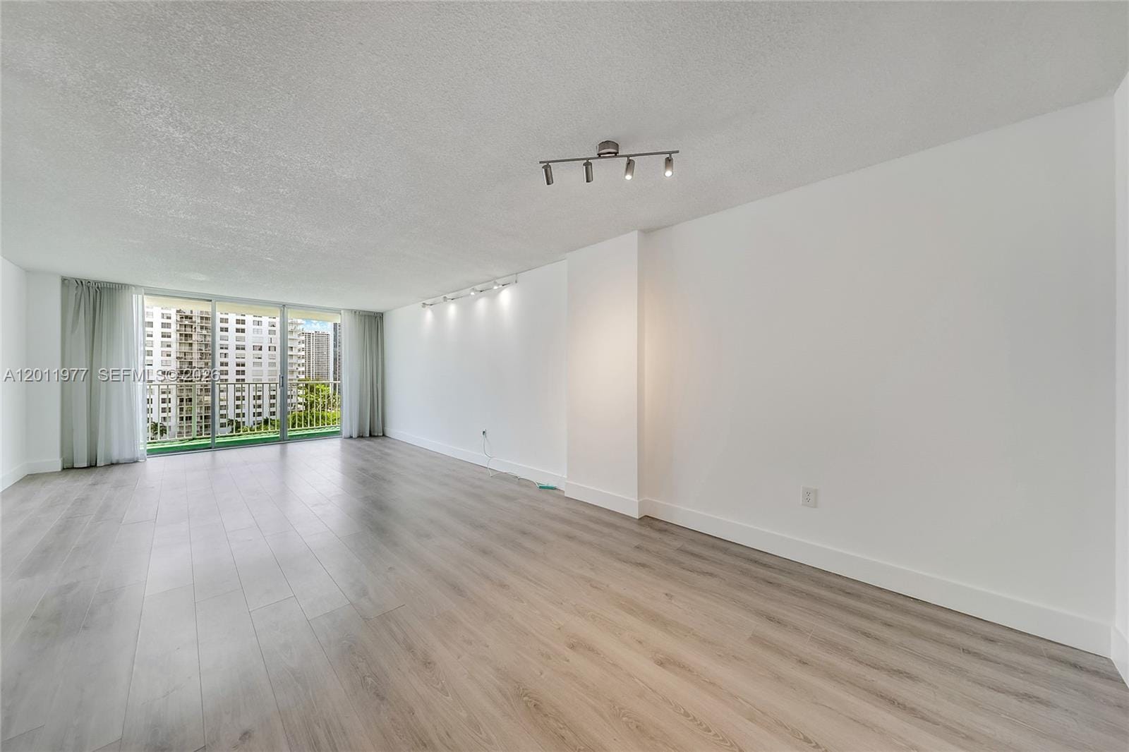 2801 NE 183rd Street 912W, Aventura, FL 33160 photo 12