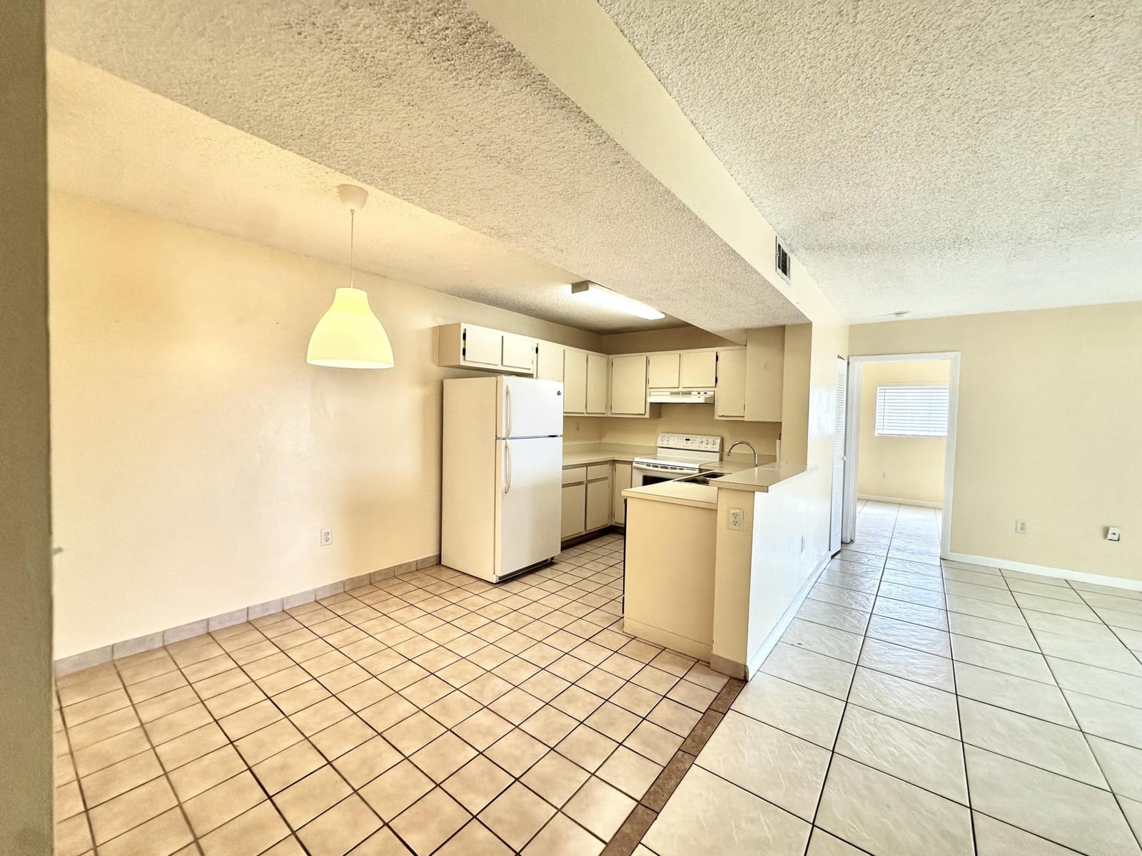 251 W Palm Cir W W 206, Pembroke Pines, FL 33025
