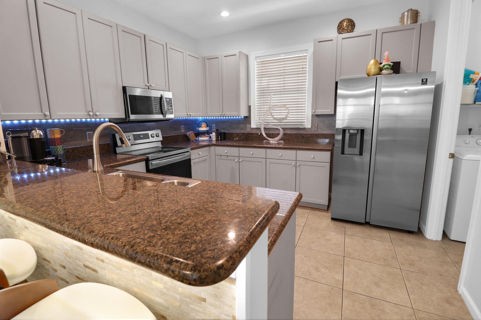 1033 NE 17th Way 1204 — photo 11