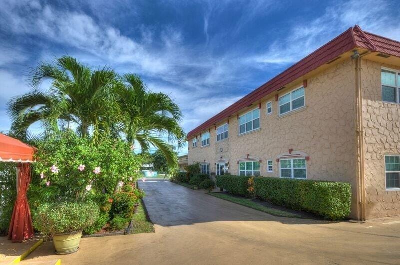 221 SE 9th Avenue 101, Pompano Beach, FL 33060 photo 11