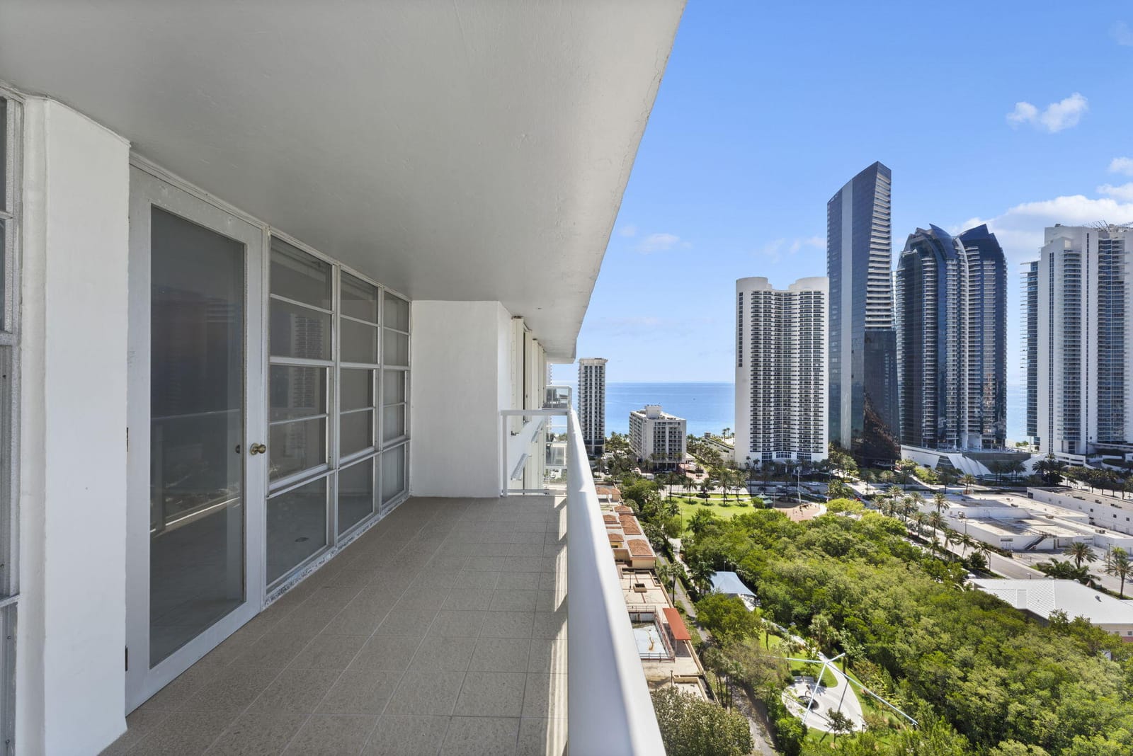230 174th Street 2402, Sunny Isles Beach, FL 33160 photo 2