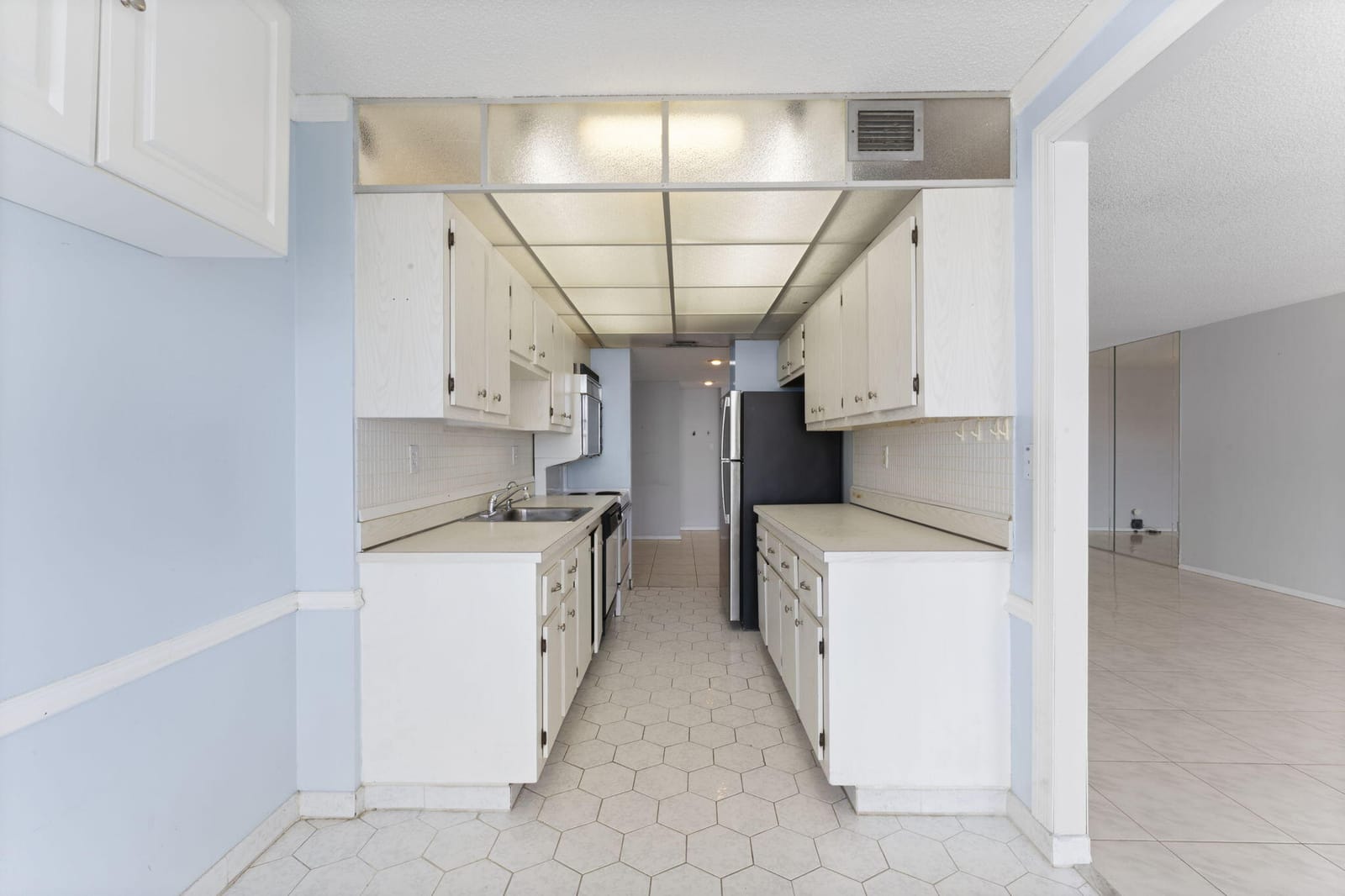 230 174th Street 2402, Sunny Isles Beach, FL 33160 photo 11