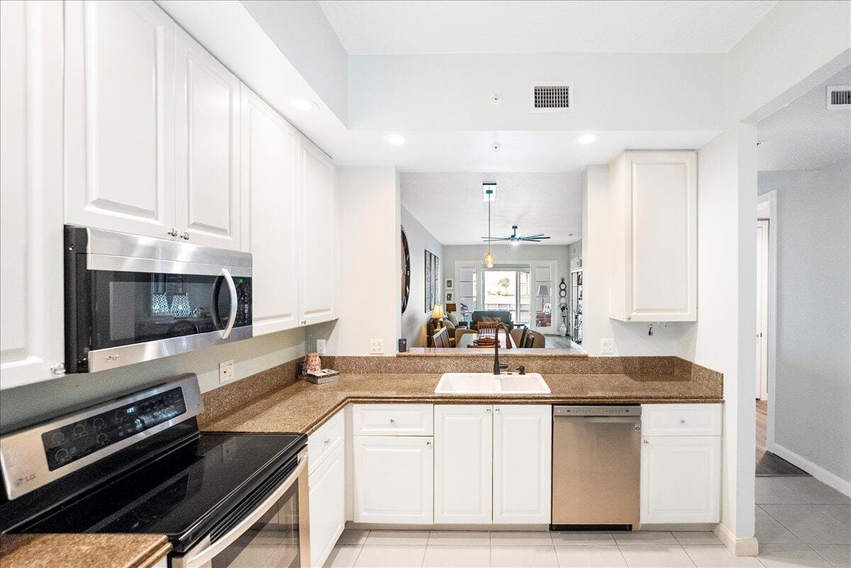 18 W Harbour Isle Drive W 102 — photo 10
