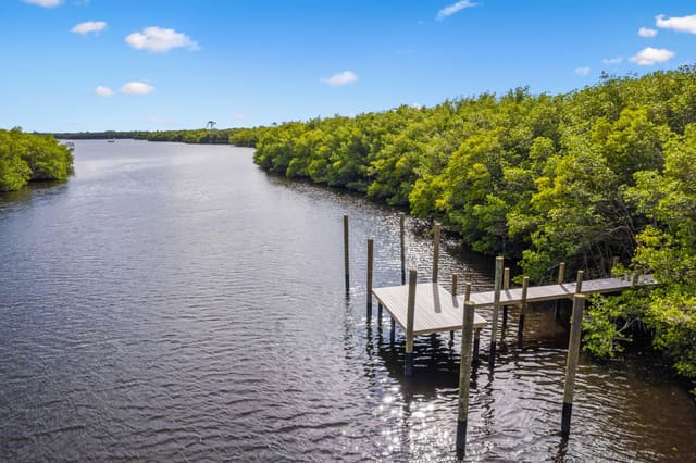206 SE Fiore Bello SE, Port St. Lucie, FL 34952