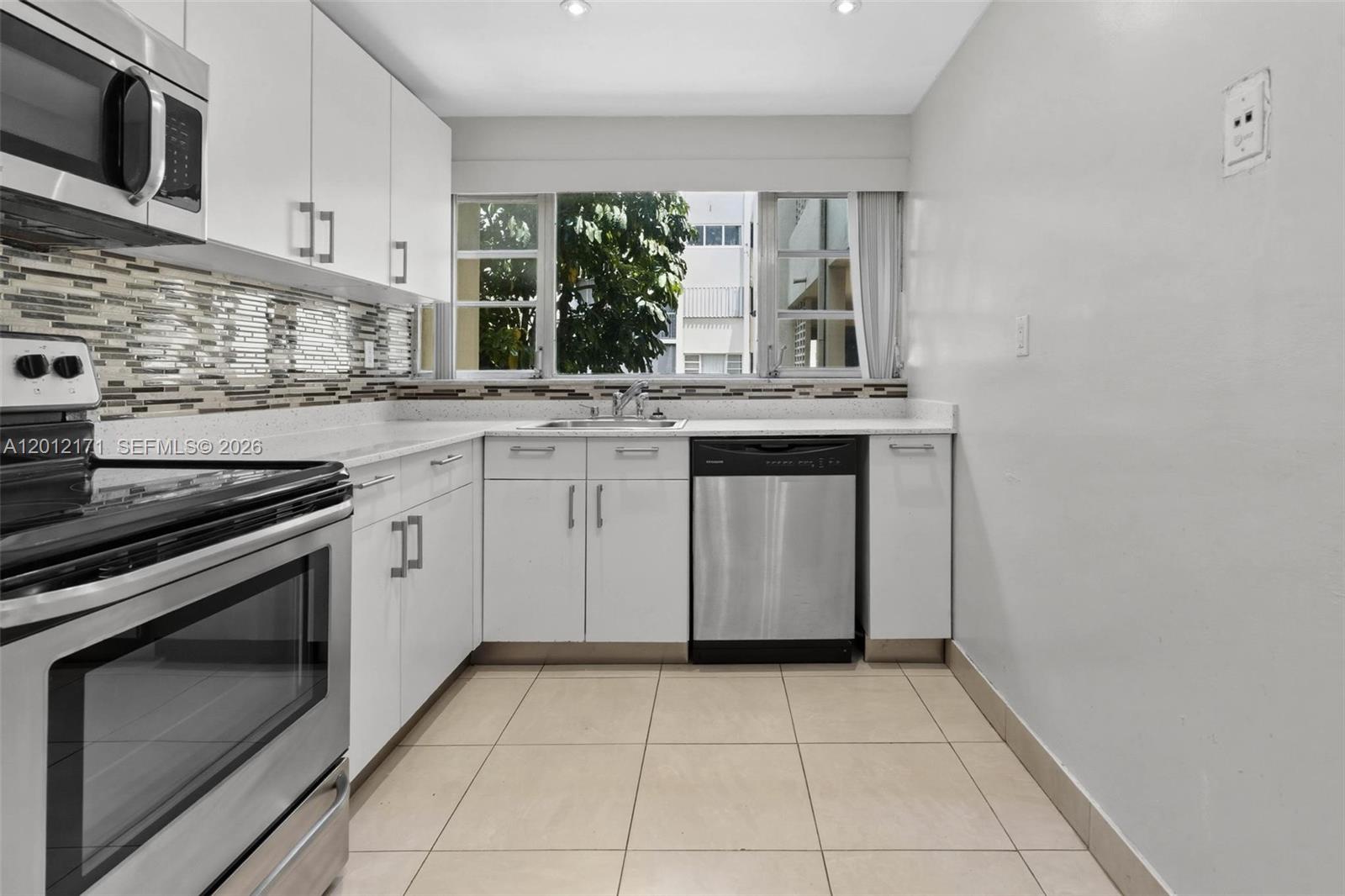 950 NE 199th Street 2H, Miami, FL 33179, Miami