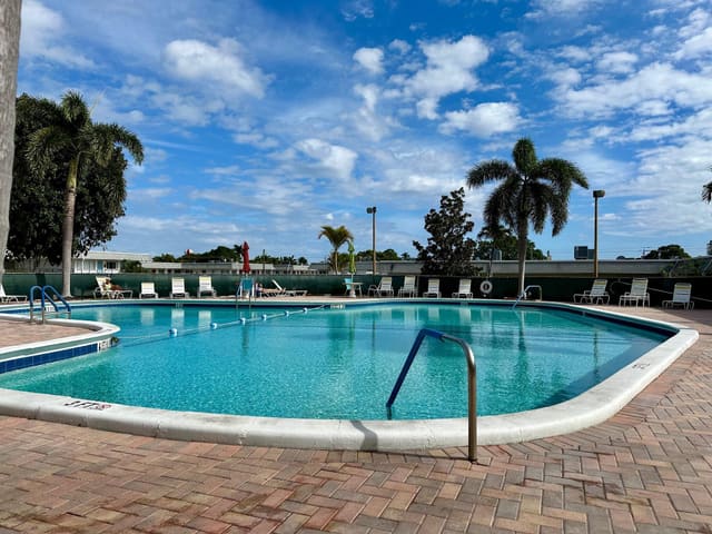 2880 Lake Osborne Drive 209, Lake Worth Beach, FL 33461
