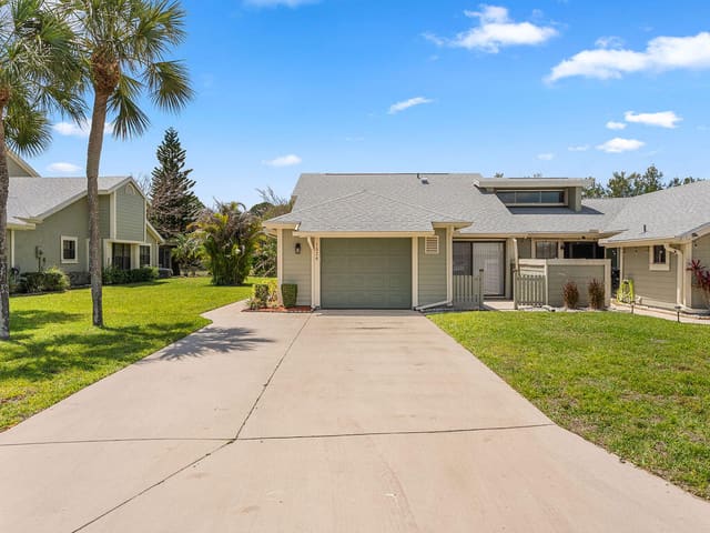 1526 SE Dewberry Court, sold in South Port St Lucie Unit 16 1st Replat, Port St Lucie, FL
