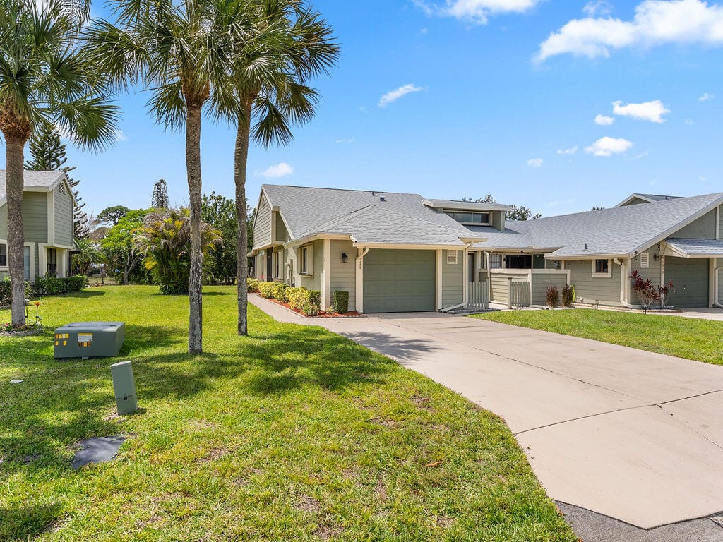 1526 SE Dewberry Court, Port St. Lucie, FL 34952 photo 1