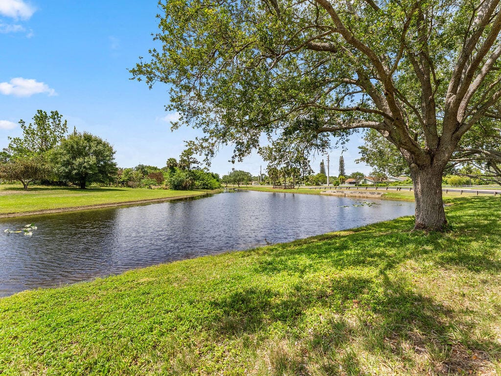 1526 SE Dewberry Court, Port St. Lucie, FL 34952 photo 3