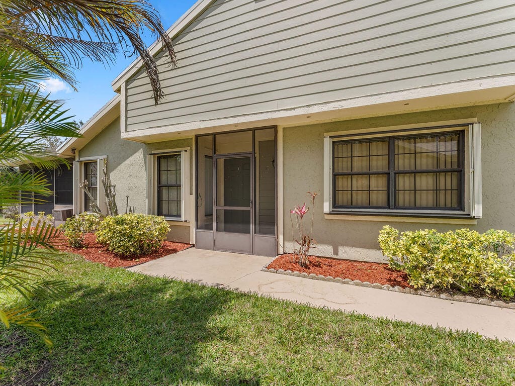 1526 SE Dewberry Court, Port St. Lucie, FL 34952 photo 4