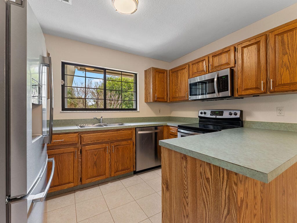 1526 SE Dewberry Court, Port St. Lucie, FL 34952 photo 10