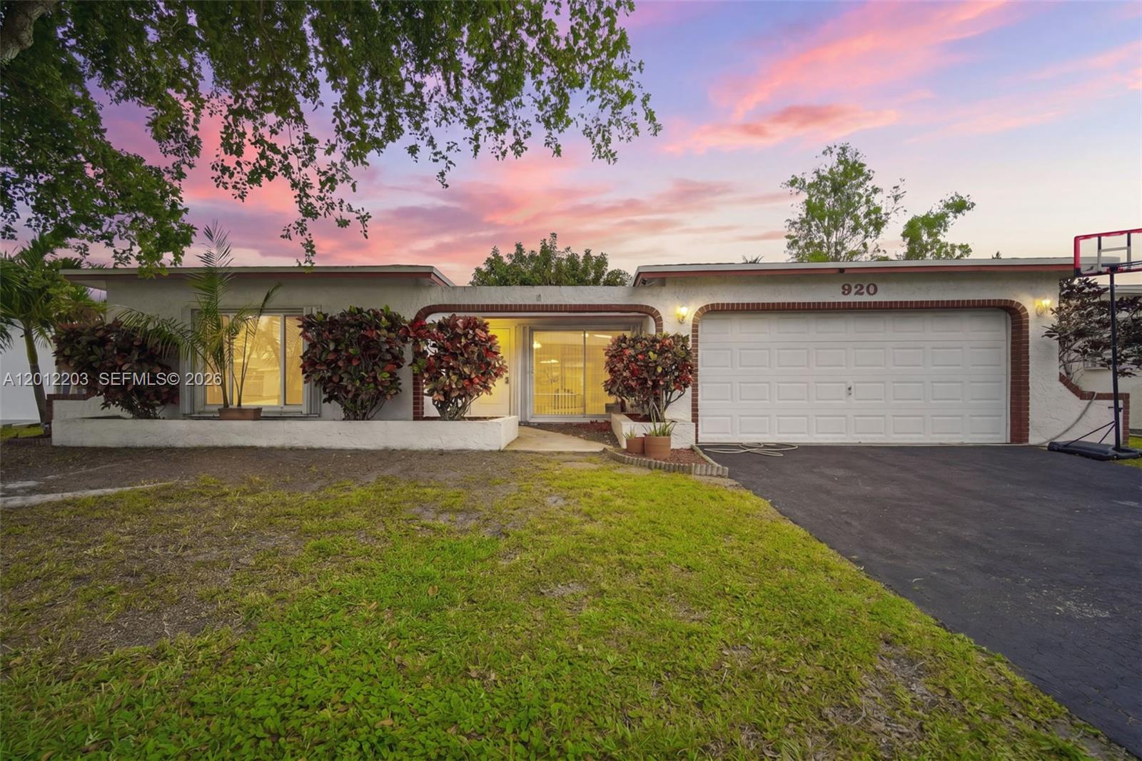 920 NW 92nd Avenue, Pembroke Pines, FL 33024, Pembroke Pines