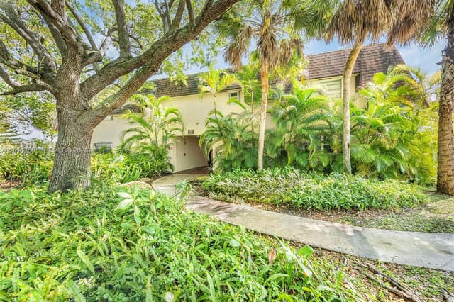 9107 SW 137th Terrace 14, Miami, FL 33176